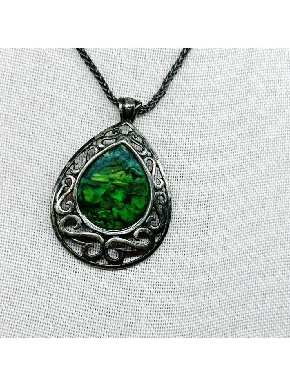5355gc. Bronze Green Resin Necklace Filigree